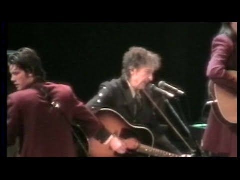 Bob Dylan sings Neil Young Old Man Boston 2002