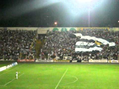 Torcida do XV após gol de Adilson