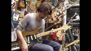 Video thumbnail for Guitare Collection présente une Fender Stratocaster Mocha Brown de 1973 by Guitare Collection