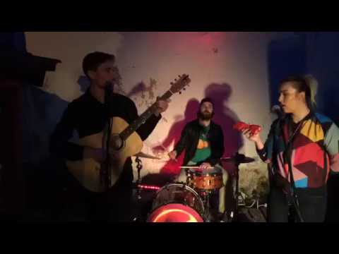 Kristel Aaslaid koos Avoid Dave'iga tegid TÜRMis soundchecki