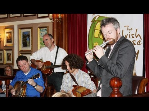 Dublin Traditional Irish House Party including Dinner and Show