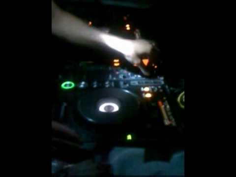 Funky Junction aka Mix Master at work to Gardenia. 07/08/2010.