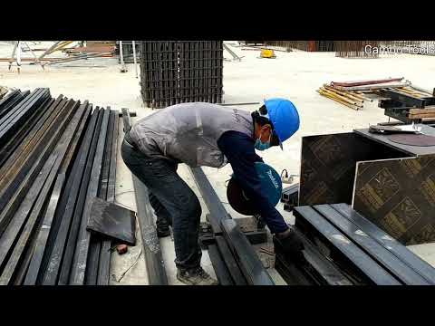 Metalo pjaustytuvas 2200W Makita LW1401 video