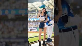マスコットの扱いをよく理解しているノリの良いお姉さんチア。#李雅英 #이아영 #台湾チア #富邦悍將啦啦隊 #cheerleader #치어리더 新莊棒球場 2024/04/04【台湾チアTV】