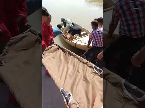 شاهد بالفيديو.. سقوط سيارة في مشروع ماء داقوق بمحافظة كركوك