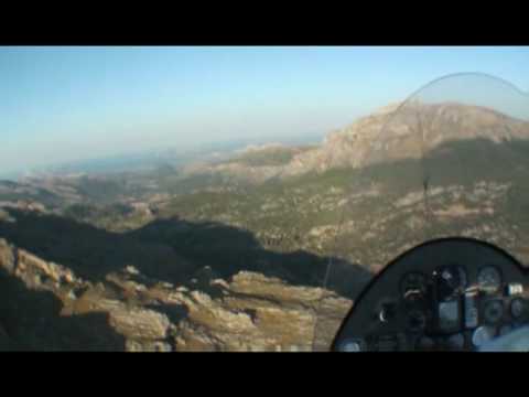 Gyrocopter crash nearly into: Vulture vs Robert