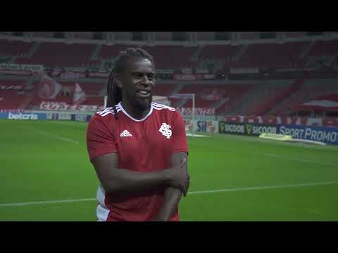 Tinga e Enzo revivem o gol de 2006