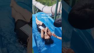 中国美女がウォータースライダーに挑戦Water slider China girl Thie trampoline is so fun!  #tiktok  #shorts#waterpark