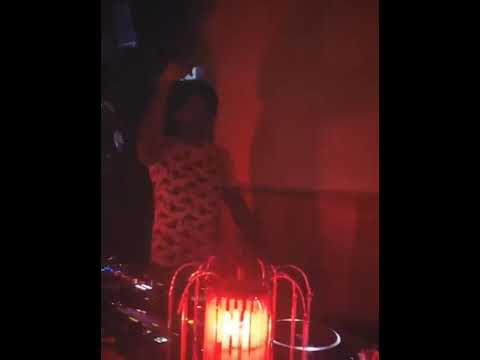 Yaya playing „Tomi&Kesh, Jay de Lys - The Funk“ at Salon Amador Medellin