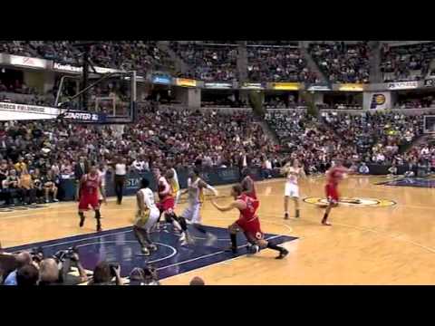 Brandon Rush slams home Tyler Hansbrough's missed shot