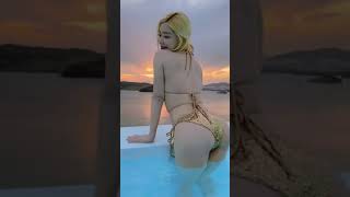 dj soda hot bikini dan pemandangan yang indah