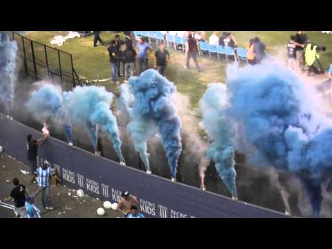 "50.000 personas, terrible fiesta - Recibimiento Racing 1 - 0 Gallinas" Barra: La Guardia Imperial &bull; Club: Racing Club