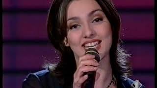 Ambra ospite da Gigi Sabani  canta &#39;Aspettavo te&#39;
