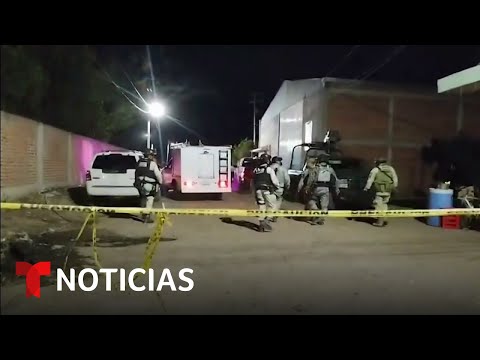 Una balacera deja al menos 11 muertos en una cancha de fútbol en México | Noticias Telemundo