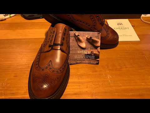 Unboxing: Cheaney Avon R