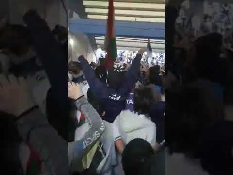 "Aca llego la banda del barrio de Liniers" Barra: La Pandilla de Liniers &bull; Club: Vélez Sarsfield