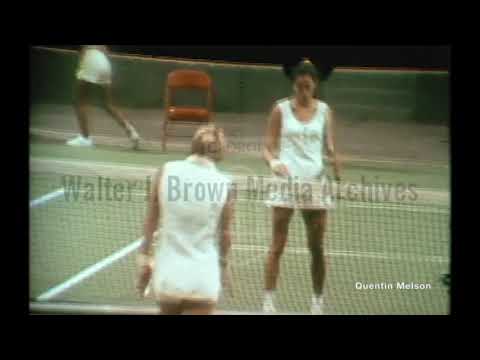Virginia Wade Defeats Lesley Hunt at the Little Mo Classic (September 15, 1975)