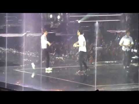 (Cut) SS4SG Dancing Out - WonHyuk dance together on the middle stage