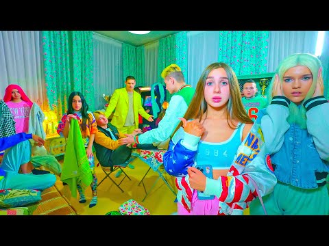 DIANA AND HER GIRLFRIENDS ARE IN SHOCK!!! WHAT'S HAPPENING IN THE GUYS' BLUE HOUSE?