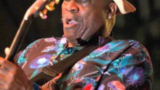 Taj Mahal-Queen Bee (feat. Etta Baker)