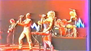 The Mavis's -  'Cry'  live  at The Arias performance