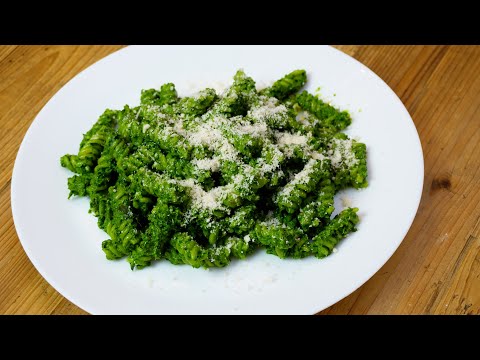 Pesto di cavolo nero e noci: Un pieno di gusto e salute!