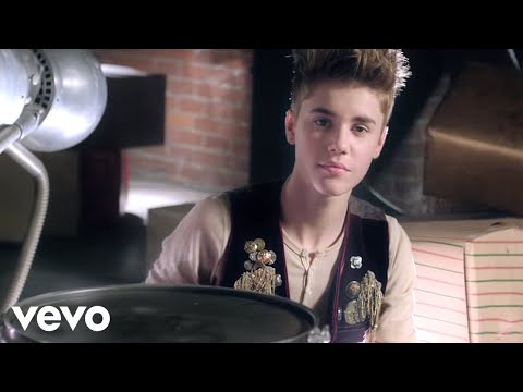 Justin Bieber – Santa Claus Is Coming To Town (Arthur Christmas Version)