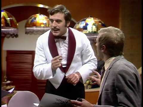 הקרקס המעופף של מונטי פייתון - עונה 1 פרק 3: איך לזהות עצים ממרחק רב מאוד חלק 3. סיפורי ילדים, מסעדה