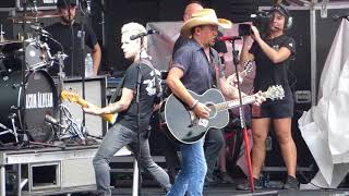 Jason Aldean &quot;When She Says Baby&quot; Jacksonville, FL 9/2/2018