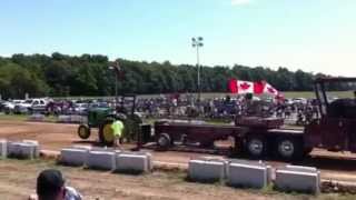 preview picture of video 'norwich tractor pull 2012 6415 8500lb mm'