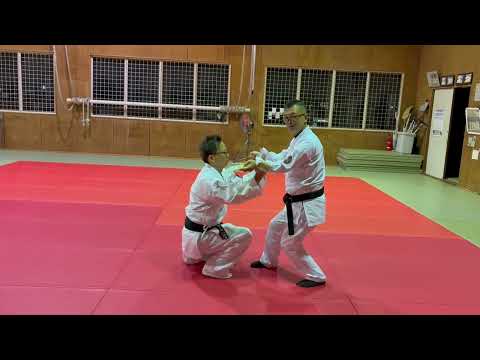 扇子を持って舞をするイメージで崩しを、行うと相手との衝突があまり起きませんでした。