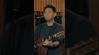 EJ De Perio performs 'Tama Na' Live at The Cozy Cove. #liveatthecozycove #ejdeperio #cozycove