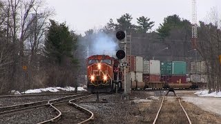 preview picture of video 'SMOKER! CN 5676 at Washago (13APR2014)'
