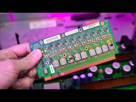 Wechselbare Spannungswandler und riesige CPU Slots - IBM Power 5 Server 1/3