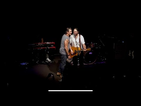 Pete Murray – “Happy Ground” (Live with Dean Ray | Newcastle | Longing Tour)