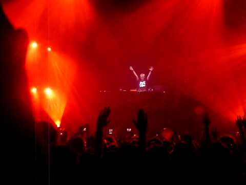 Armin playing Depeche Mode - Personal Jesus (Eric Prydz Remix)@Bucharest 15.10.2011
