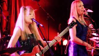 TOM TOM CLUB : L&#39;Elephant (Filmed by Eric Hewson Schmit)