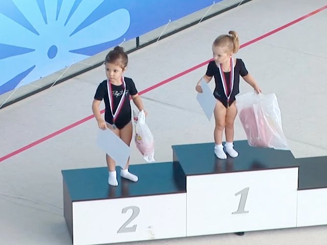 Первые шпагаты и мостики