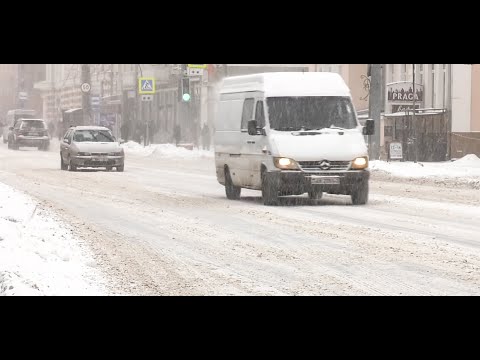 В Гомельской области для уборки дорог задействовали более 190 единиц техники видео