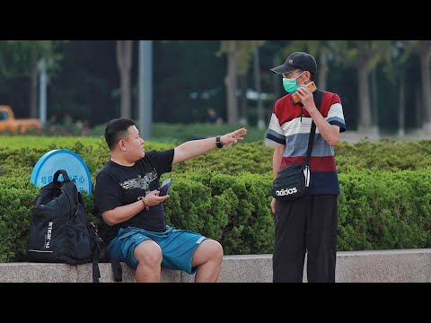 “你哪涼快哪待著去”目睹老人遭遇電信詐騙，路人對著電話吼道