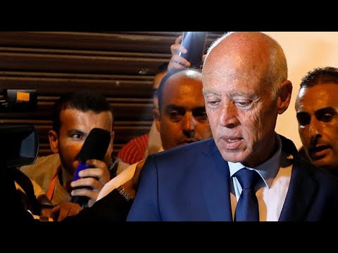 من هو قيس سعيّد "زلزال" الانتخابات الرئاسية التونسية الملقب بـ"الروبوكوب"؟…