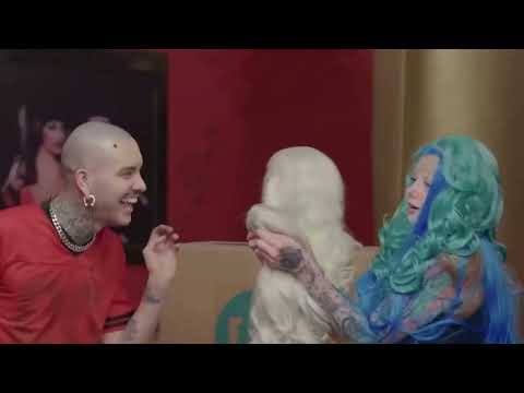 Sigourney trying to put a wig on Dahli for 47 seconds