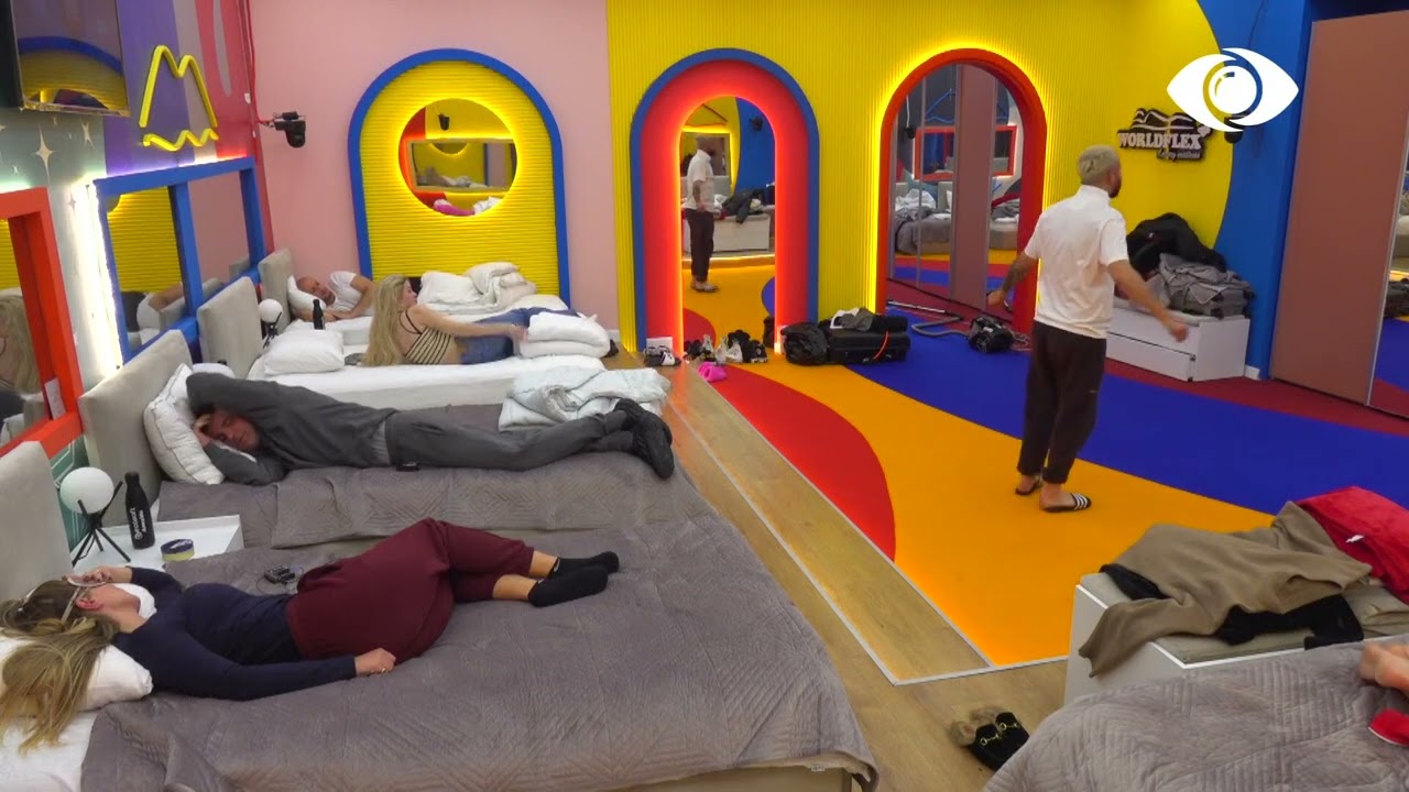 Banorët në gjumë, muzika acaron Ermionën