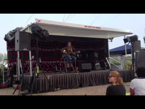 Flowergirl - Anouk Wiggers