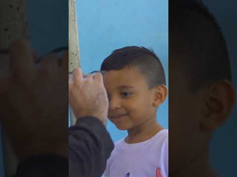 El alcalde Mario Durán entregó lentes oftálmicis en el Distrito Ayutuxtepeque.