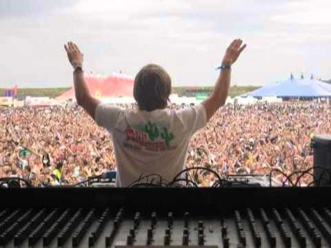 Far East Movement ft Cover Drive - Turn Up The Love (Bassanova  Moradzo Bootleg Mix)