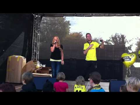 Jo Marie und Muri singen " und schon wieder Meister BvB
