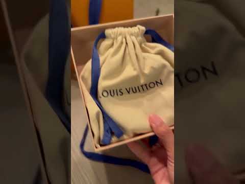 Printed louis vuitton belt og box