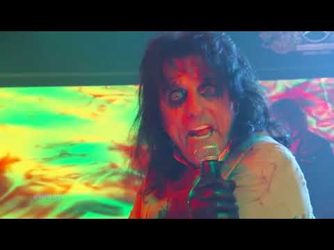 Alice Cooper Performs Ballad of Dwight Fry and Killer Medley with Foo Fighters   YouTube