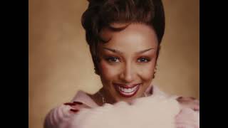 Video zu 'Gorgeous' ansehen Video zu 'Gorgeous' ansehen